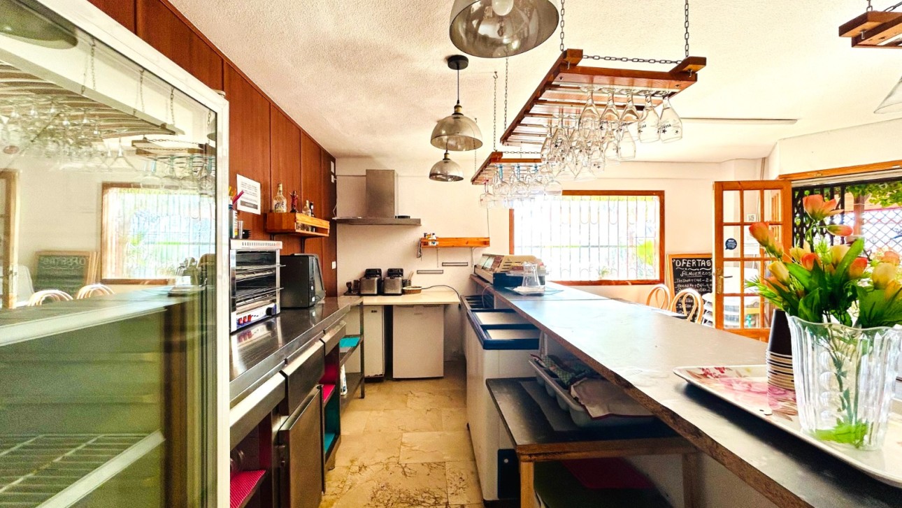 Resale - Commercial - Daya Nueva - Pueblo