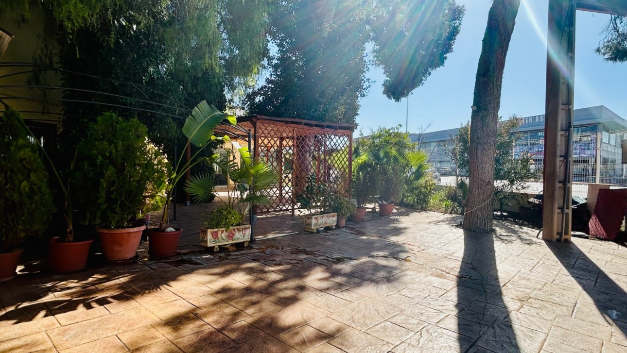 Resale - Commercial - Daya Nueva - Pueblo