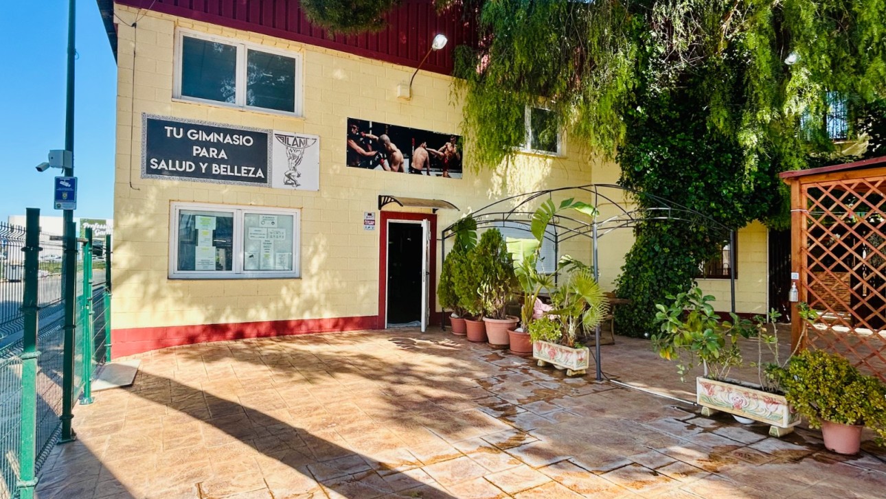 Resale - Commercial - Daya Nueva - Pueblo