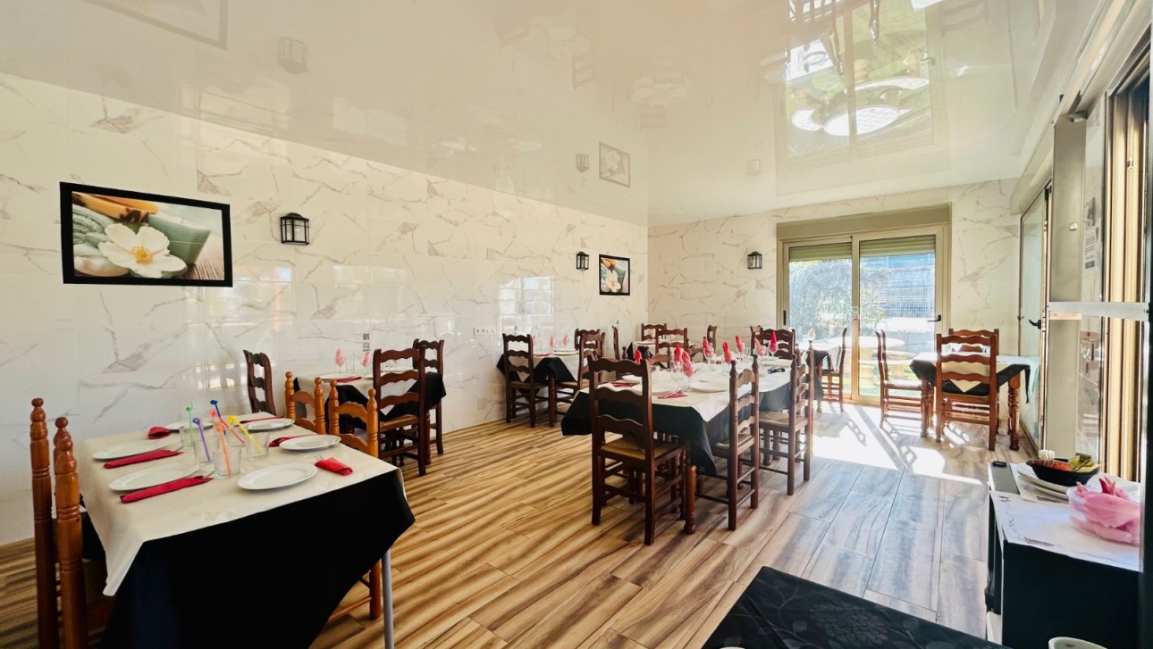 Resale - Commercial - Daya Nueva - Pueblo