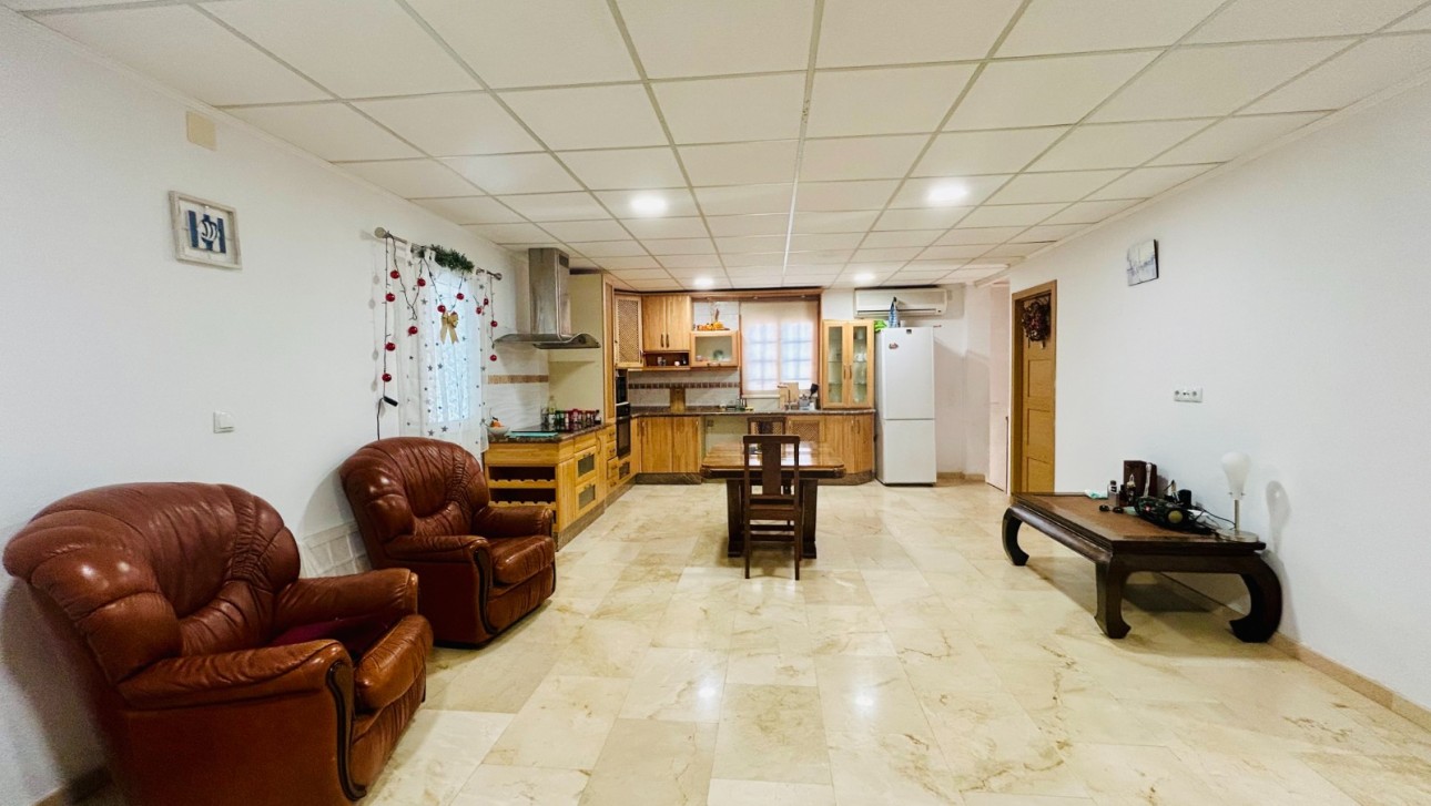 Resale - Commercial - Daya Nueva - Pueblo