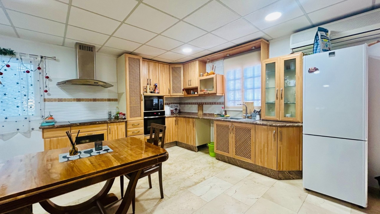 Resale - Commercial - Daya Nueva - Pueblo