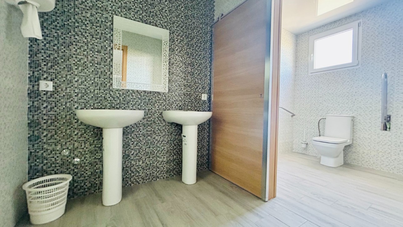 Resale - Commercial - Daya Nueva - Pueblo