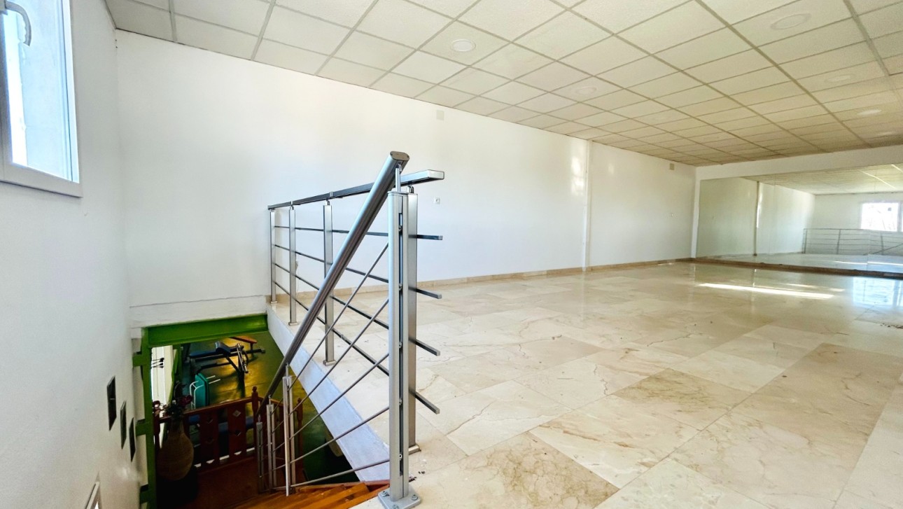 Resale - Commercial - Daya Nueva - Pueblo