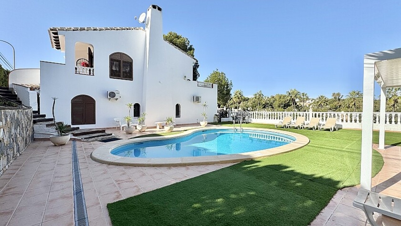 Resale - Villa - Orihuela Costa - Villamartín