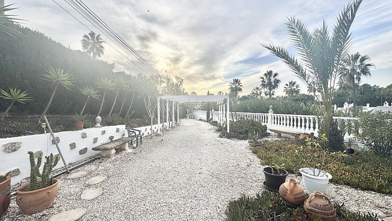 Resale - Villa - Orihuela Costa - Villamartín