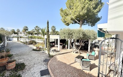 Resale - Villa - Orihuela Costa - Villamartín