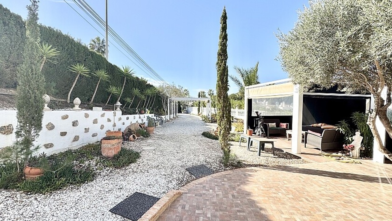 Resale - Villa - Orihuela Costa - Villamartín