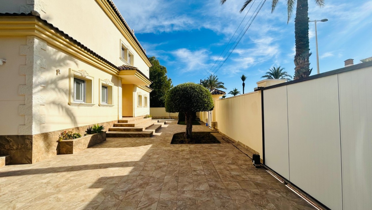 Resale - Villa - Orihuela Costa - Lomas de Cabo Roig