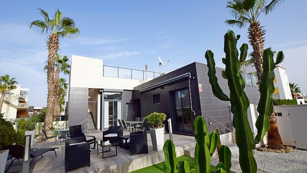 Resale - Semidetached villa - Orihuela Costa - Villamartín