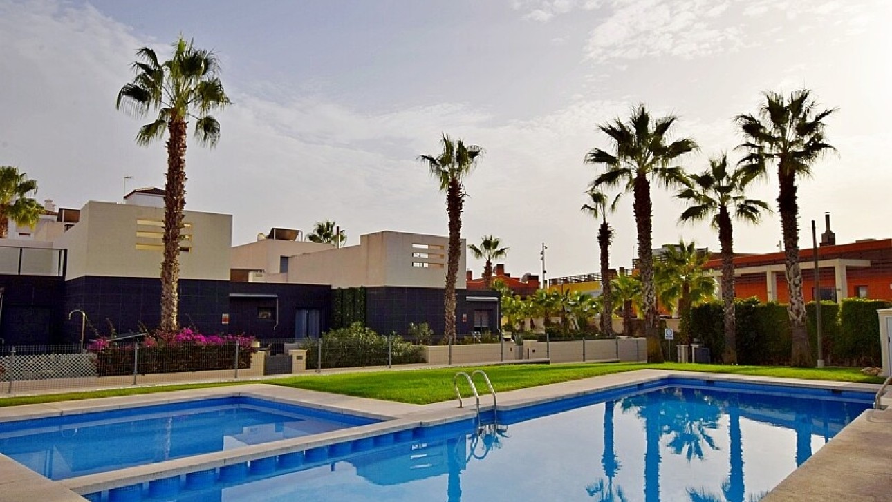 Resale - Semidetached villa - Orihuela Costa - Villamartín
