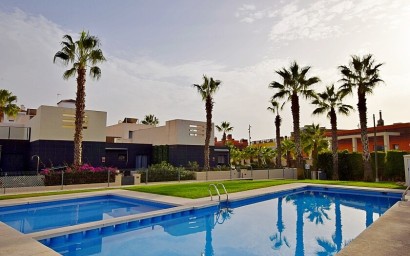 Resale - Semidetached villa - Orihuela Costa - Villamartín