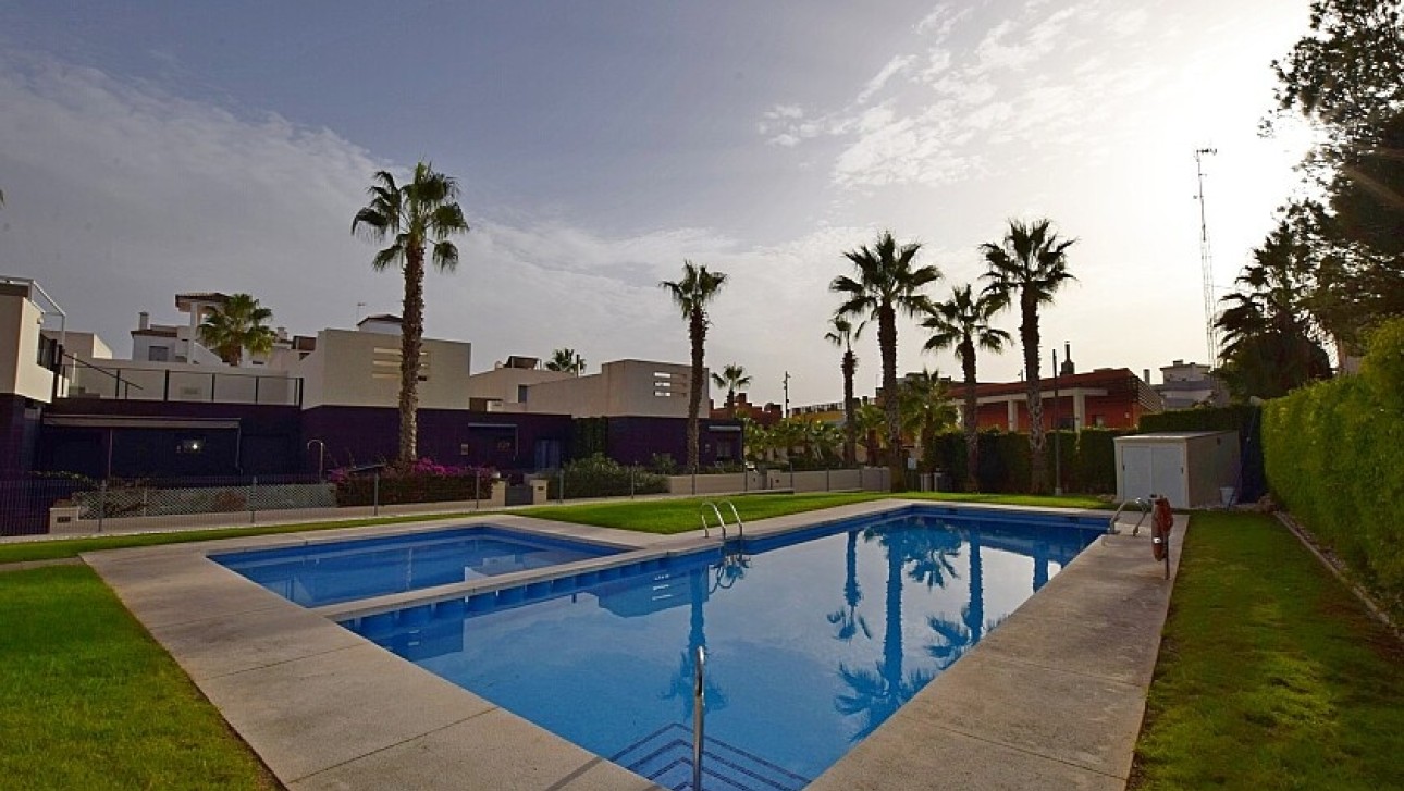 Resale - Semidetached villa - Orihuela Costa - Villamartín