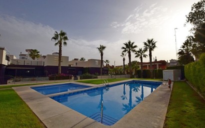 Resale - Semidetached villa - Orihuela Costa - Villamartín