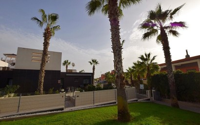 Resale - Semidetached villa - Orihuela Costa - Villamartín