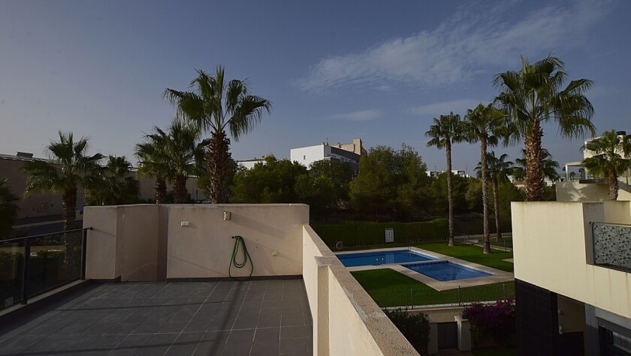 Resale - Semidetached villa - Orihuela Costa - Villamartín