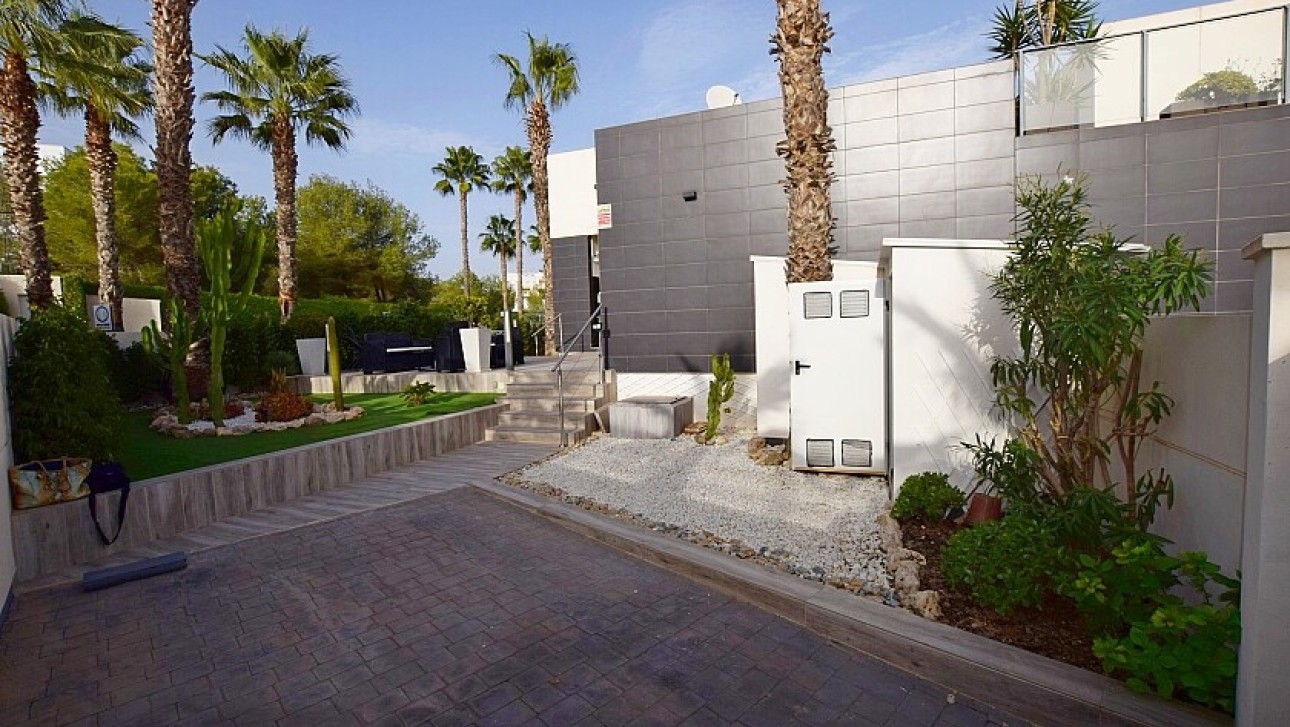 Resale - Semidetached villa - Orihuela Costa - Villamartín