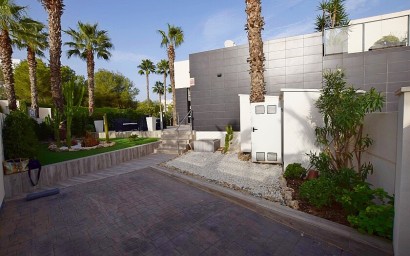 Resale - Semidetached villa - Orihuela Costa - Villamartín