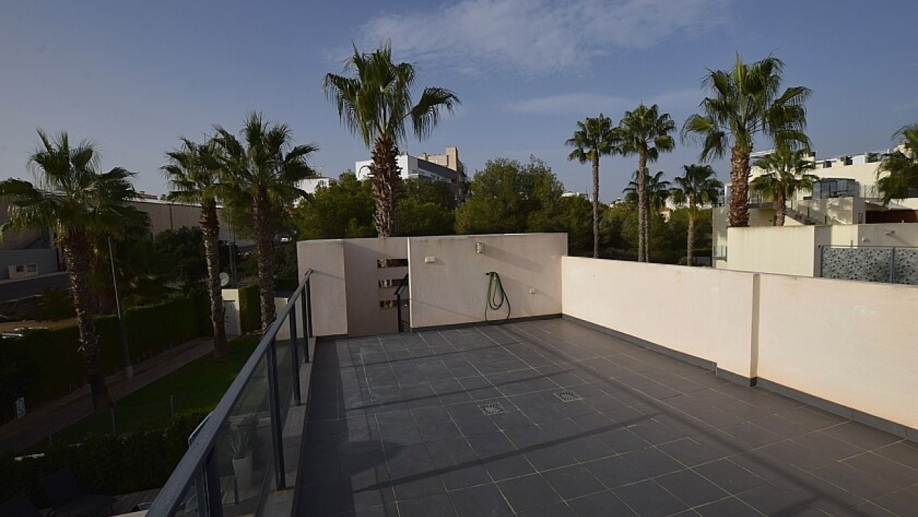 Resale - Semidetached villa - Orihuela Costa - Villamartín