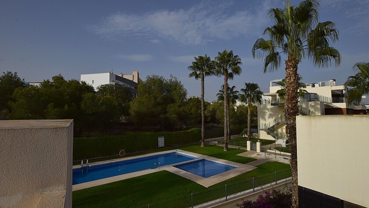 Resale - Semidetached villa - Orihuela Costa - Villamartín