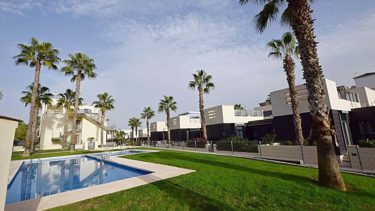 Resale - Semidetached villa - Orihuela Costa - Villamartín