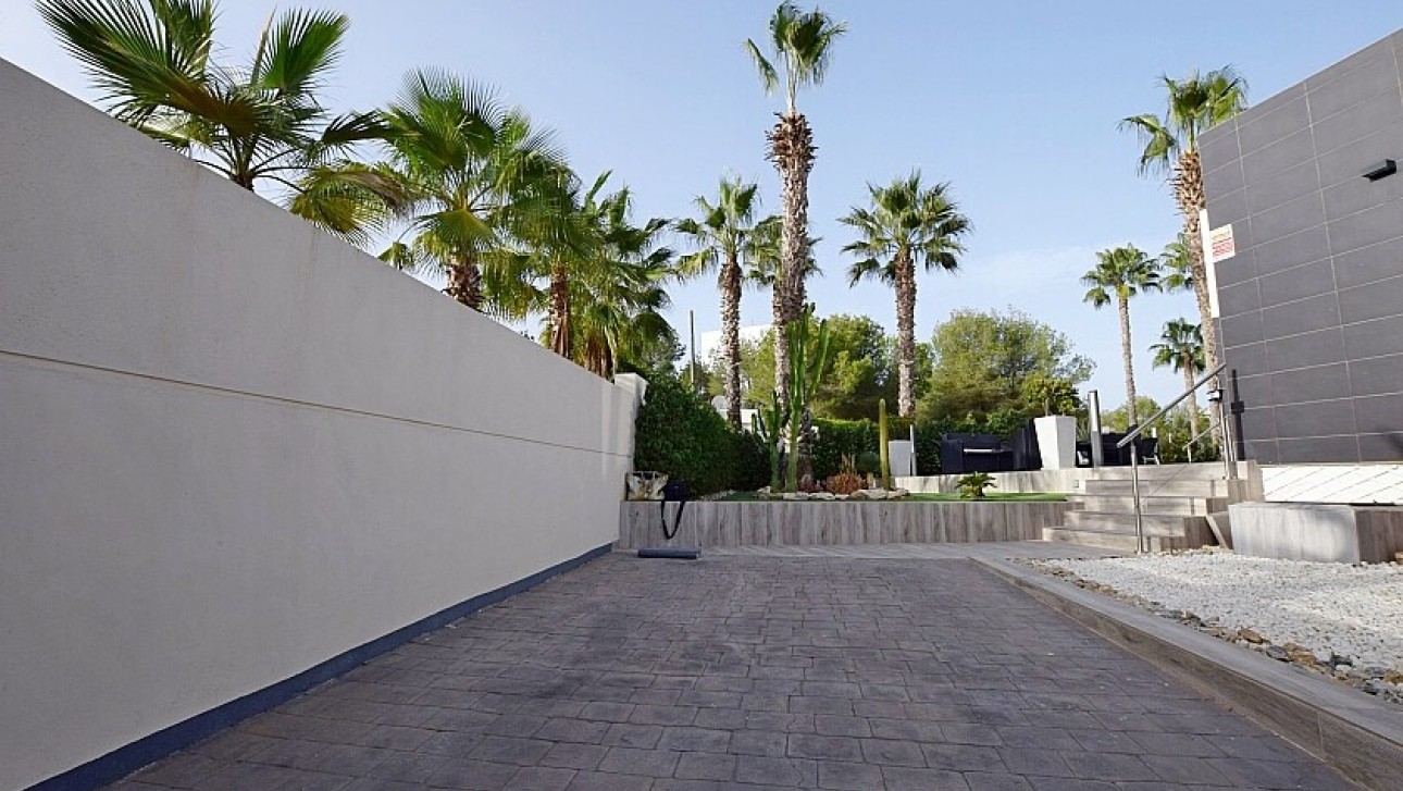 Resale - Semidetached villa - Orihuela Costa - Villamartín