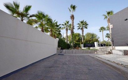 Resale - Semidetached villa - Orihuela Costa - Villamartín