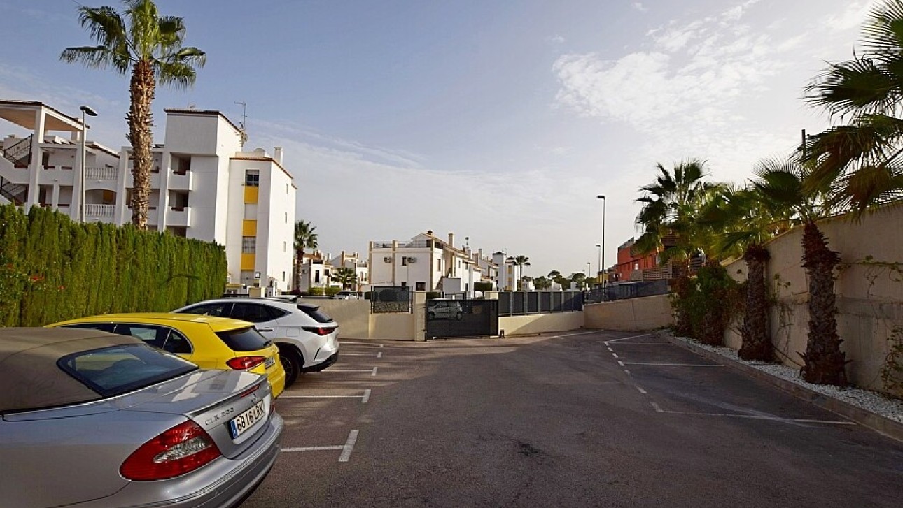Resale - Semidetached villa - Orihuela Costa - Villamartín