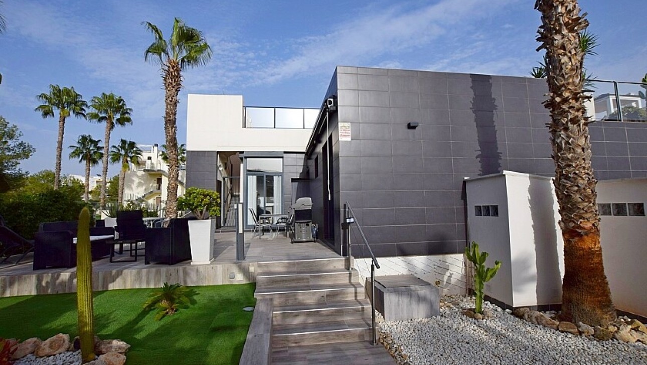Resale - Semidetached villa - Orihuela Costa - Villamartín