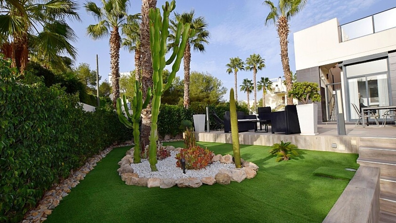Resale - Semidetached villa - Orihuela Costa - Villamartín