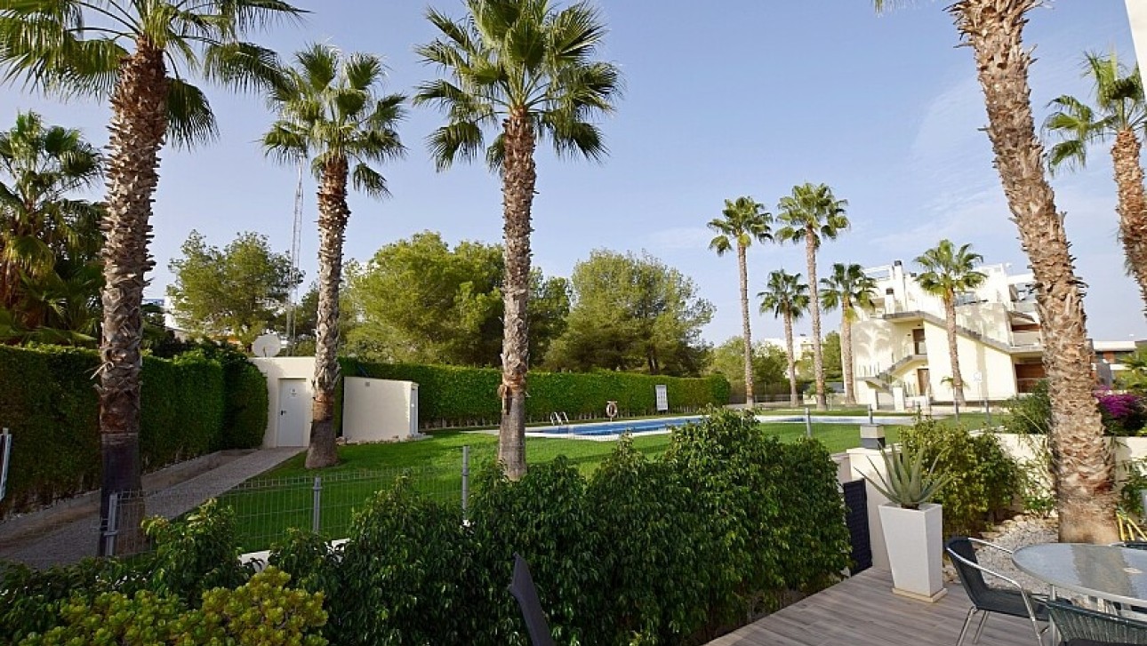 Resale - Semidetached villa - Orihuela Costa - Villamartín