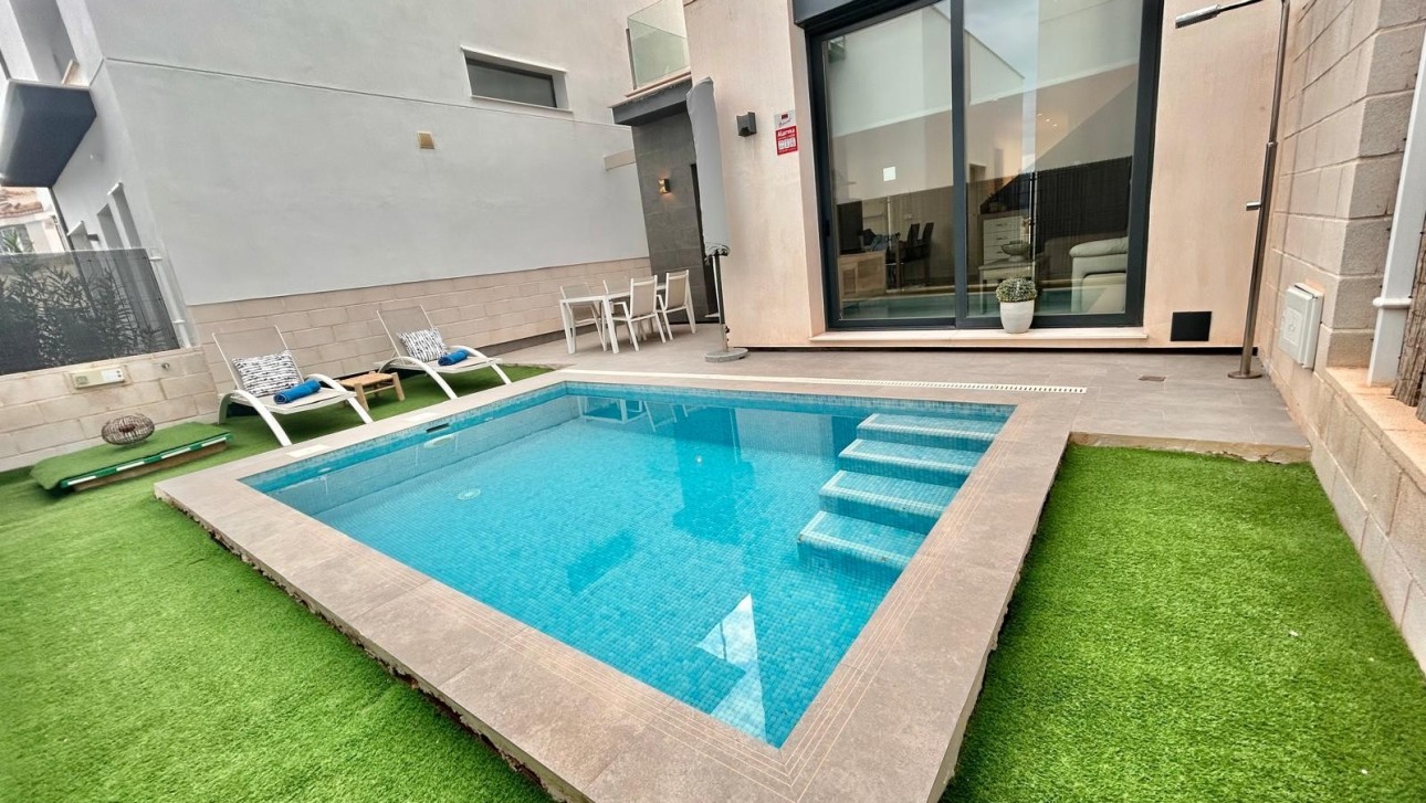 Resale - Villa - Orihuela Costa - PAU 26