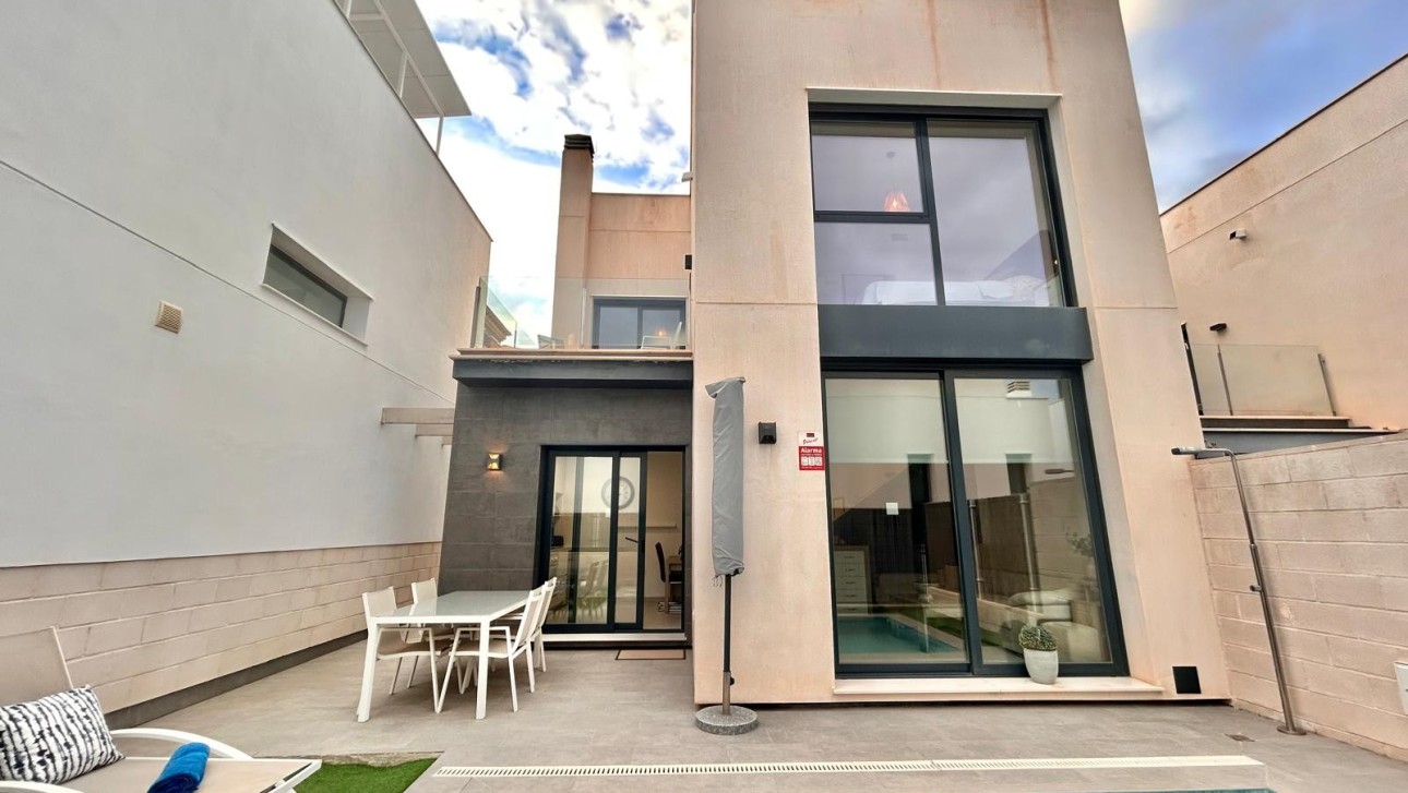 Resale - Villa - Orihuela Costa - PAU 26