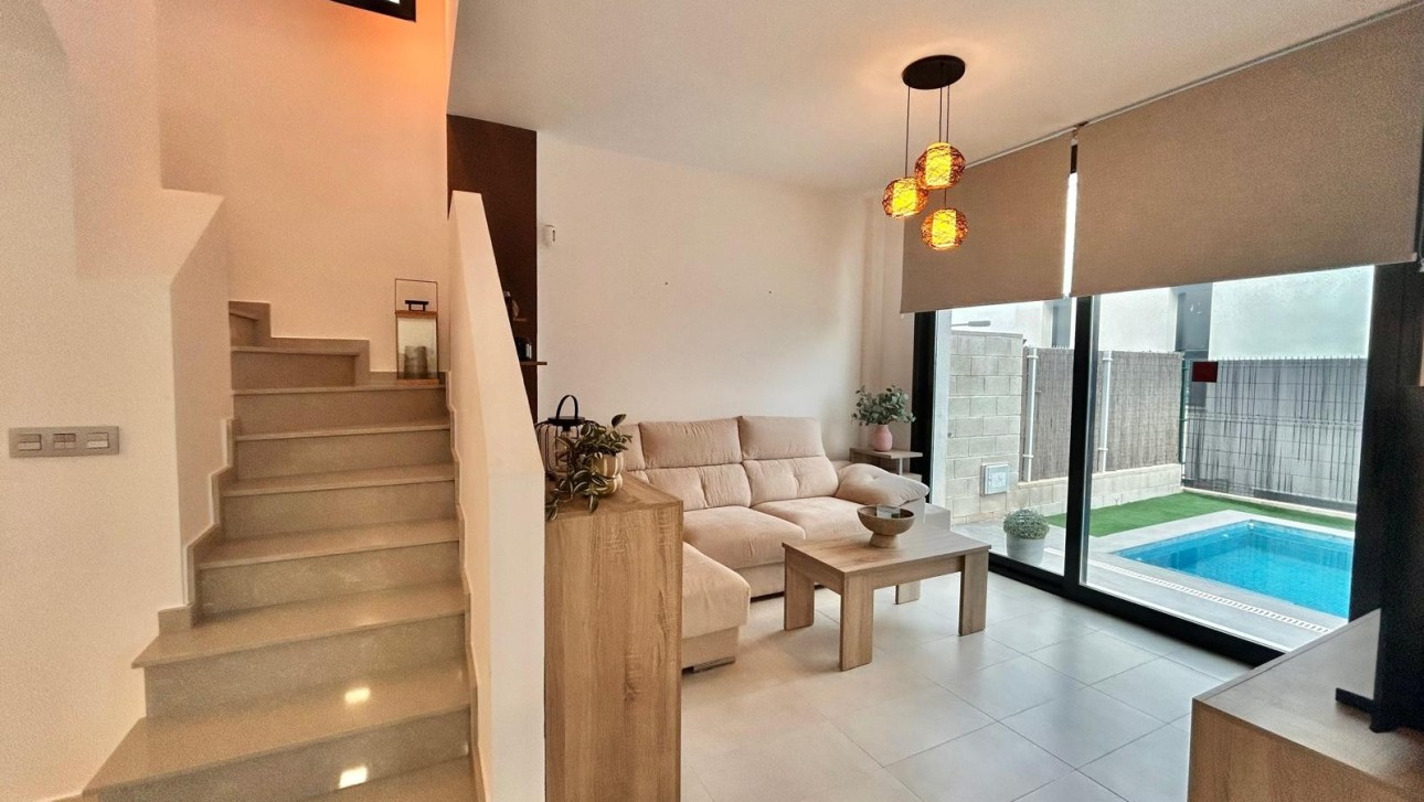 Resale - Villa - Orihuela Costa - PAU 26