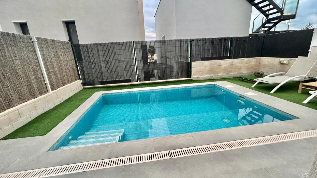 Resale - Villa - Orihuela Costa - PAU 26