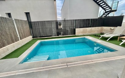 Resale - Villa - Orihuela Costa - PAU 26