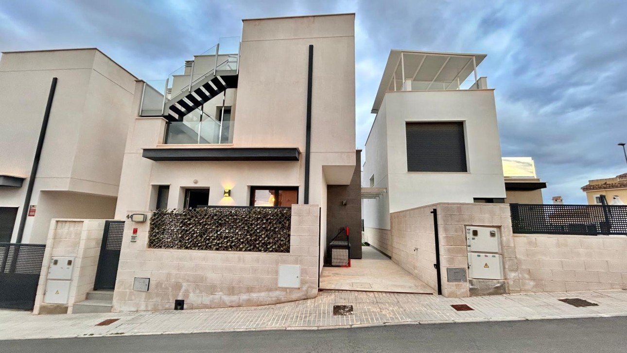 Resale - Villa - Orihuela Costa - PAU 26