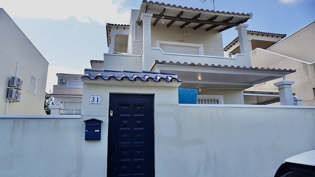 Resale - Villa - Orihuela Costa - Villamartin area