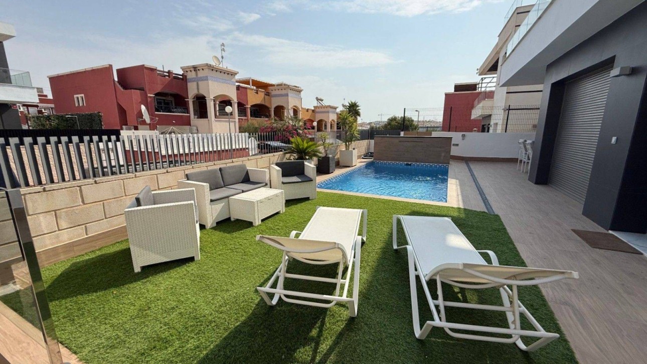 Перепродажа - Villa - Orihuela Costa - PAU 26