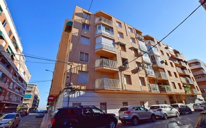 Resale - Apartment - Torrevieja - Playa del Acequión
