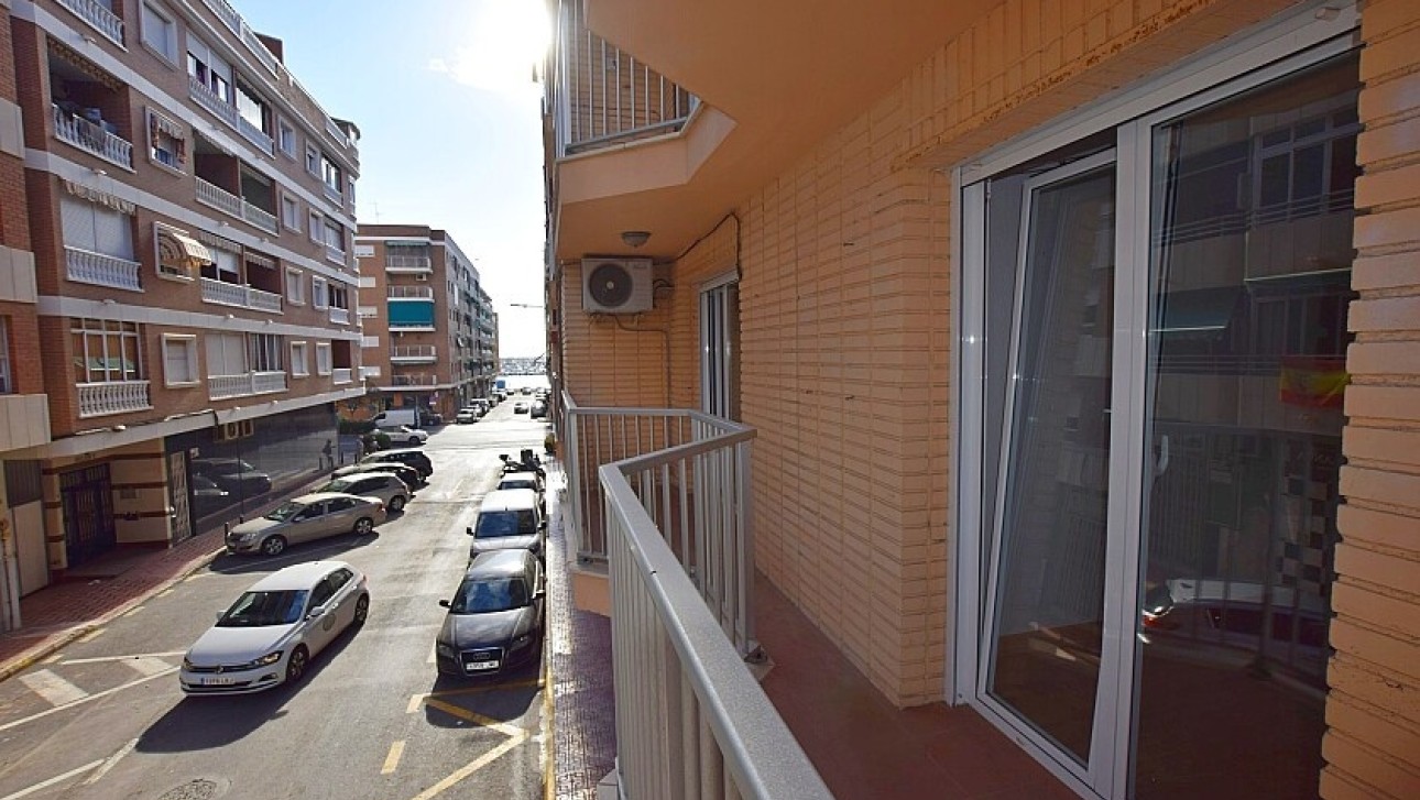 Resale - Apartment - Torrevieja - Playa del Acequión