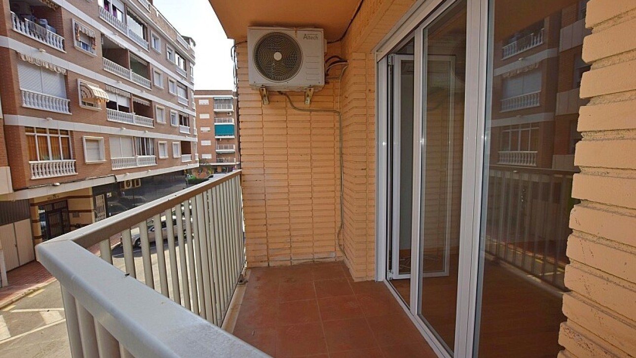 Resale - Apartment - Torrevieja - Playa del Acequión