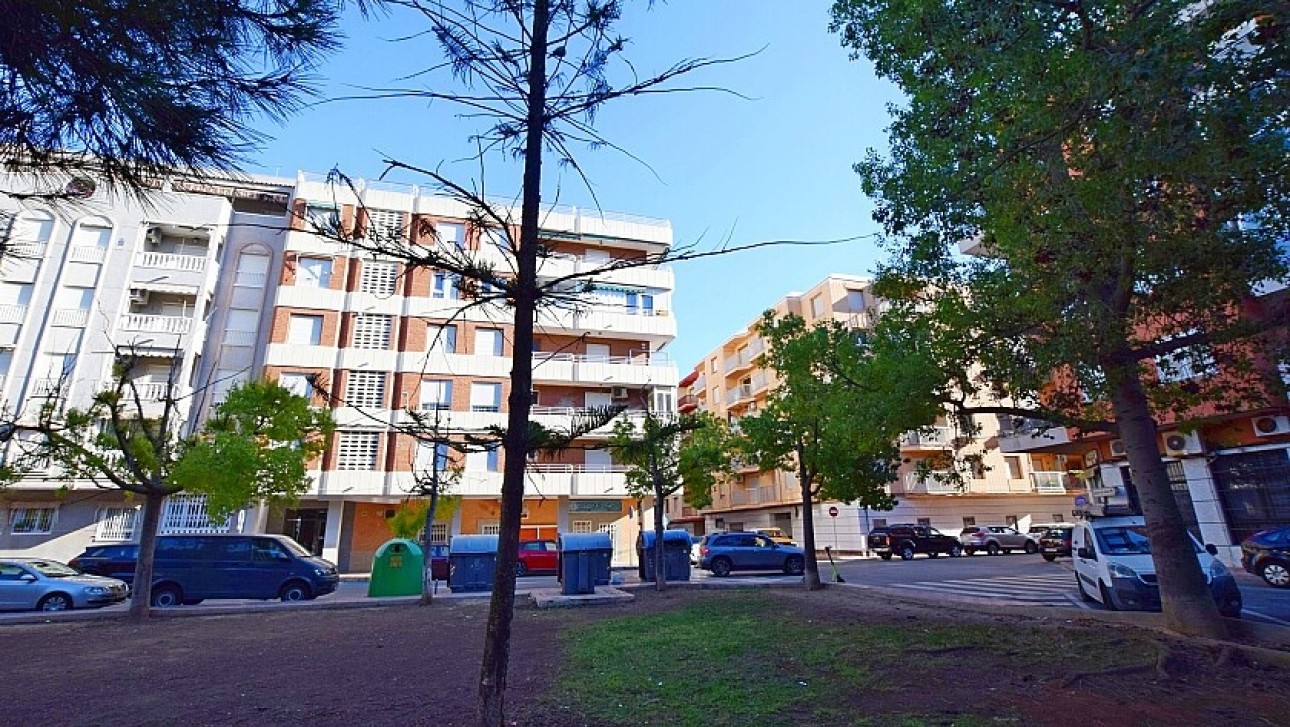 Resale - Apartment - Torrevieja - Playa del Acequión