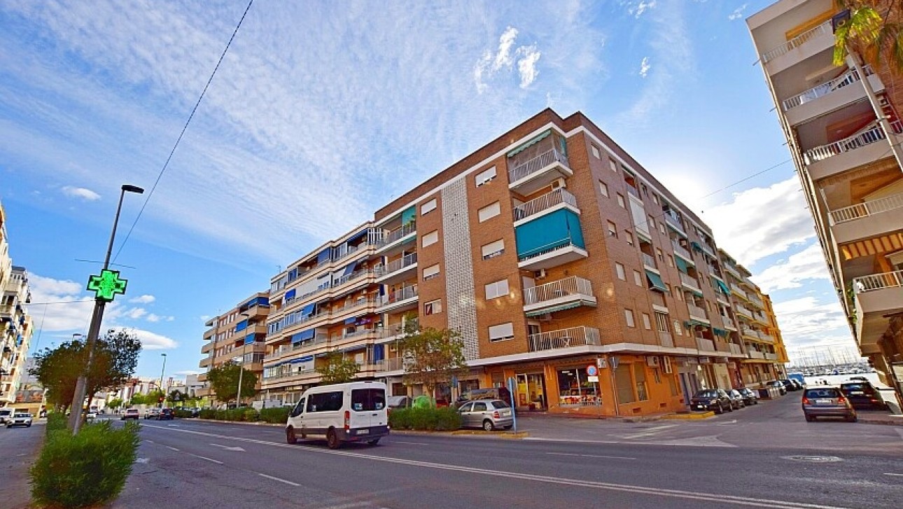 Resale - Apartment - Torrevieja - Playa del Acequión