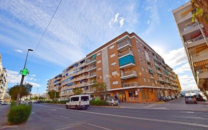 Resale - Apartment - Torrevieja - Playa del Acequión