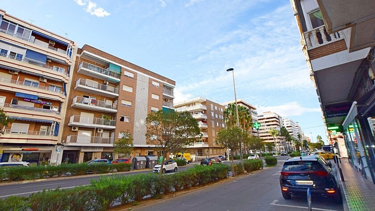 Resale - Apartment - Torrevieja - Playa del Acequión