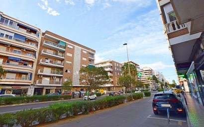 Resale - Apartment - Torrevieja - Playa del Acequión