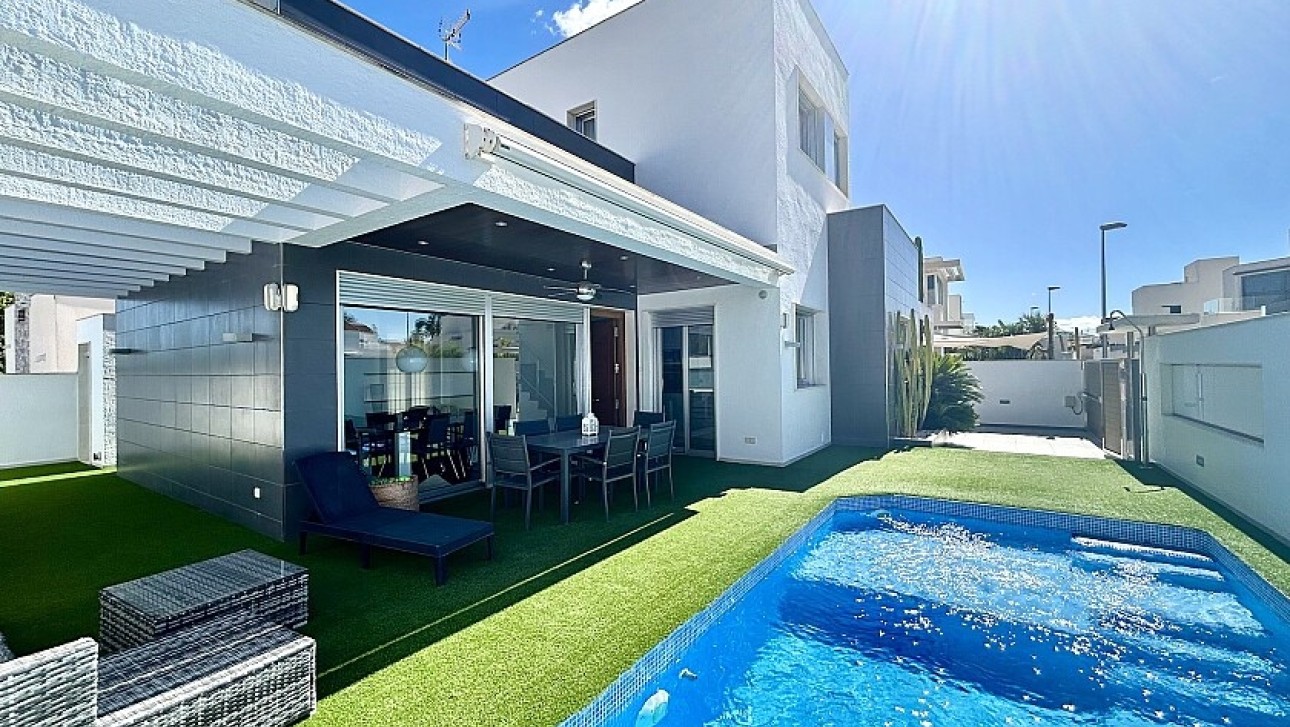Resale - Villa - Orihuela Costa - Mil Palmeras