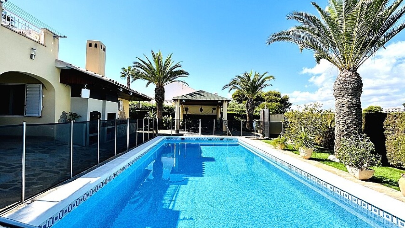Resale - Villa - Orihuela Costa - Cabo Roig
