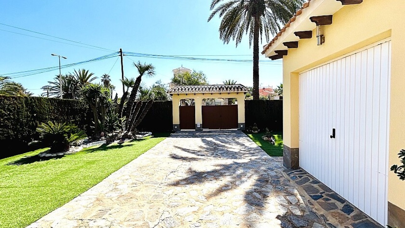 Resale - Villa - Orihuela Costa - Cabo Roig